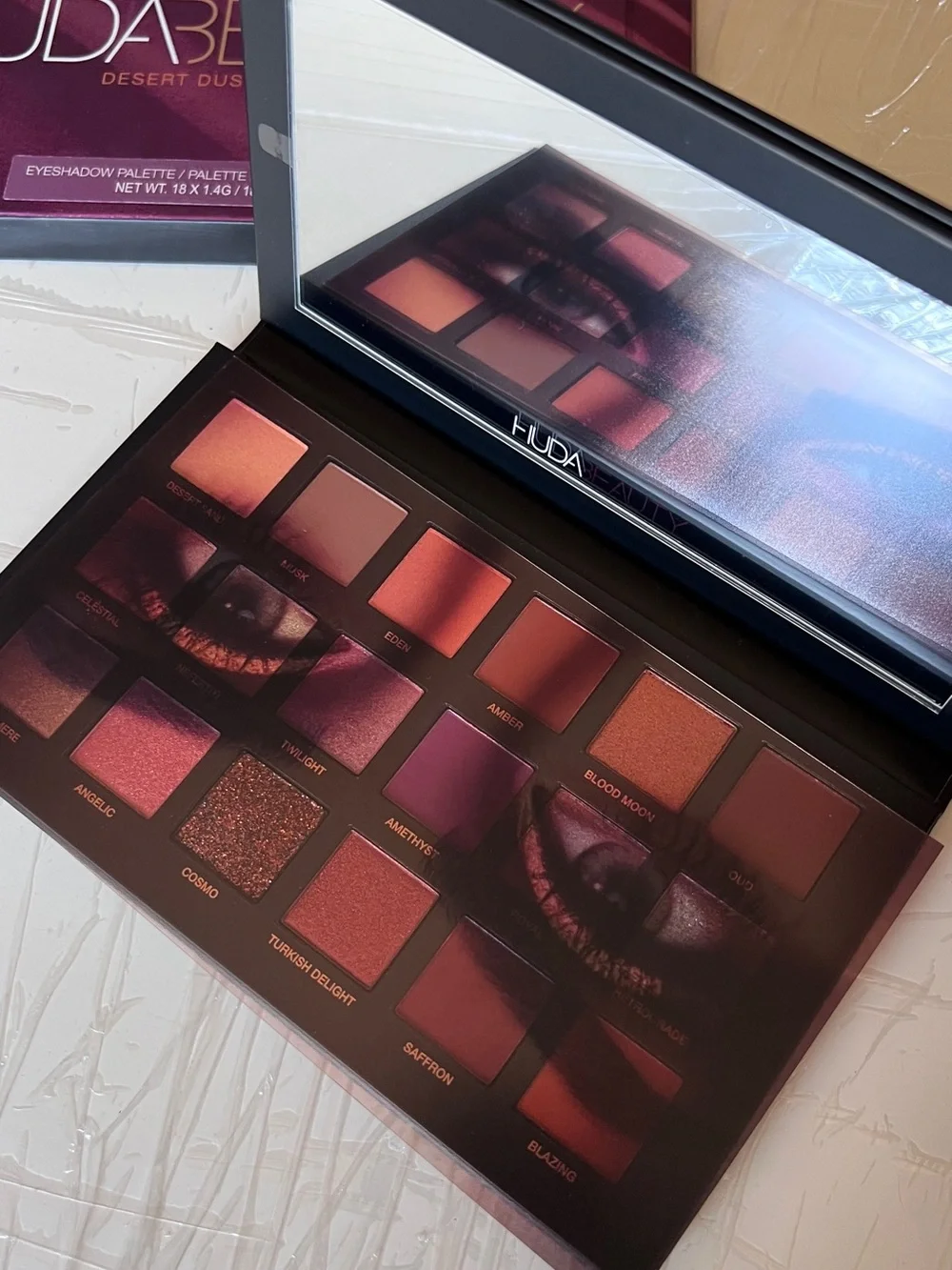 [Almost New]HUDA BEAUTY Desert Dusk Eyeshadow Palette - Desert Dusk